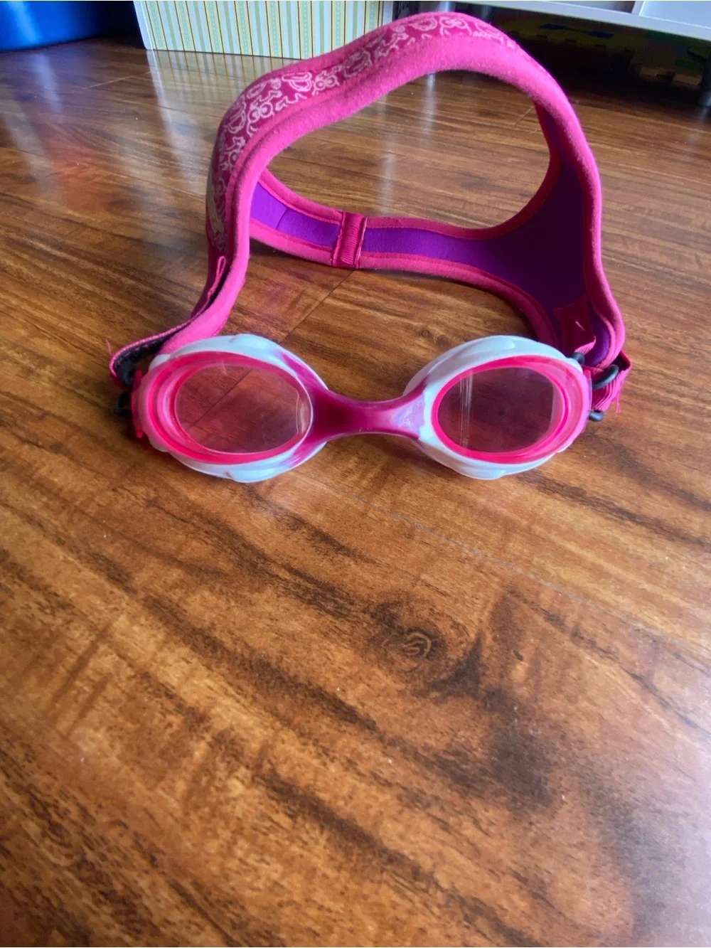Frogglez Girls Pink Anti-Fog Swimming Goggles Age 3-10 No Pain Strap Pool